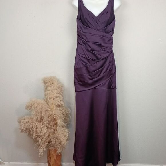 David's Bridal Deep Purple Satin V Neck Ruched Sleeveless Gown sz 10 - Picture 2 of 13
